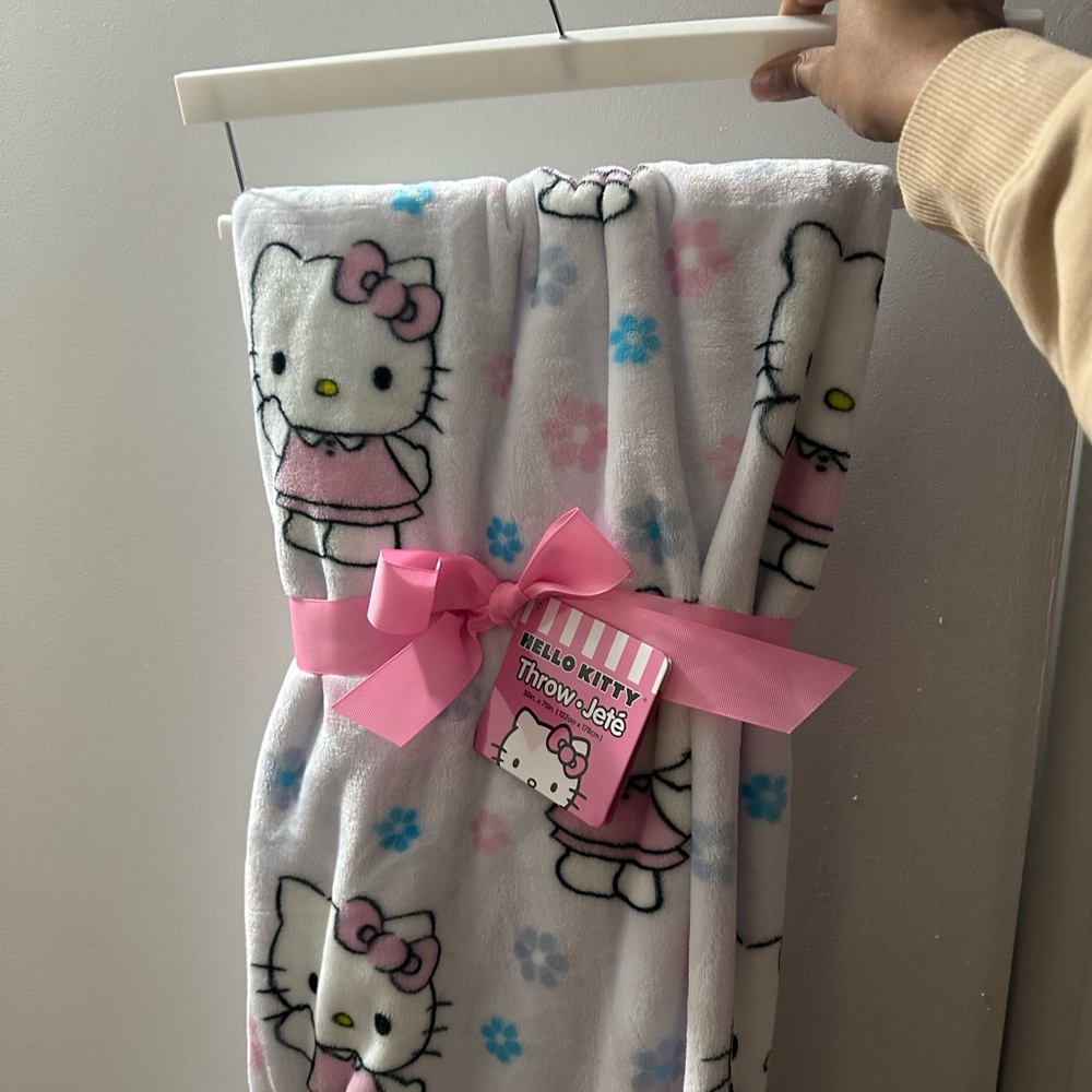 Hello Kitty blanket - Picture 2 of 4
